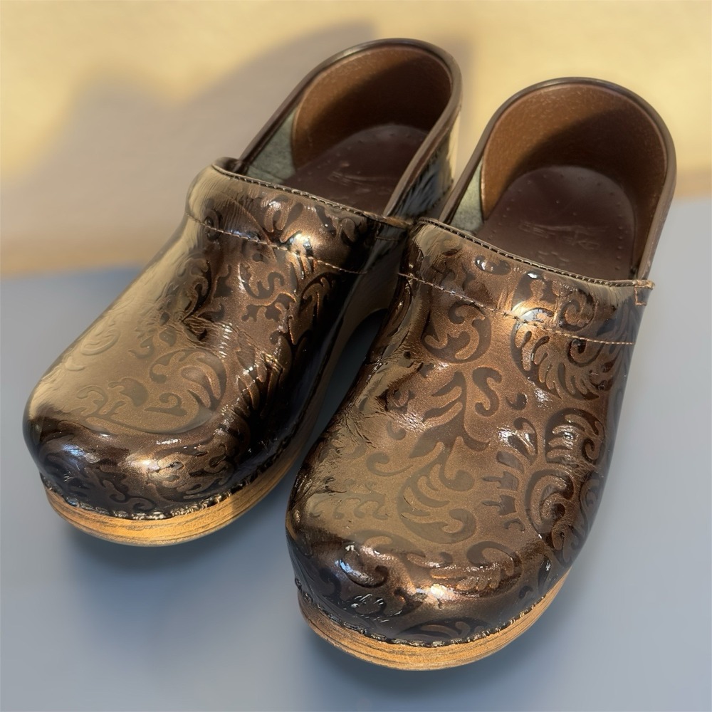 DANSKO Patent Leather Chocolate Brown Print Clogs Pro Preppy Women's 37 Size 6.5